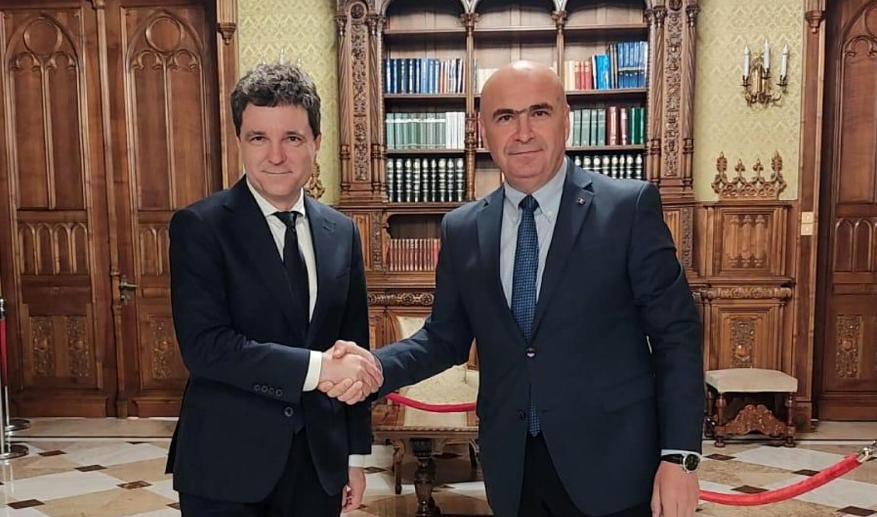 Ilie Bolojan l-a salutat pe Nicușor Dan la Palatul Cotroceni, înainte de dezbaterea de la TVR1.jpeg