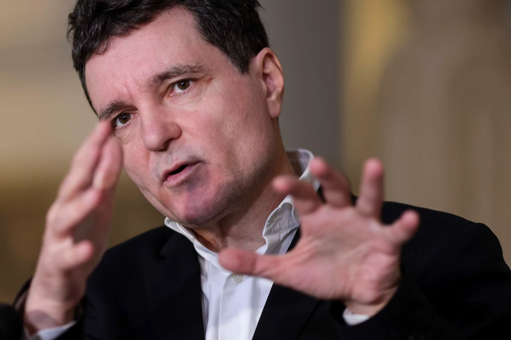 Nicuşor Dan, între sacru şi profan.png