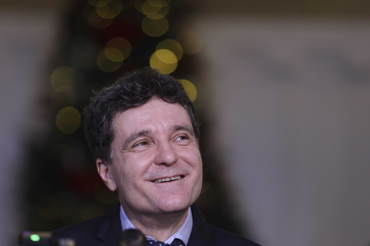 Nicuşor Dan râde de viceprimarul social-democrat, care-i va lua locul la Primăria Capitalei.jpg