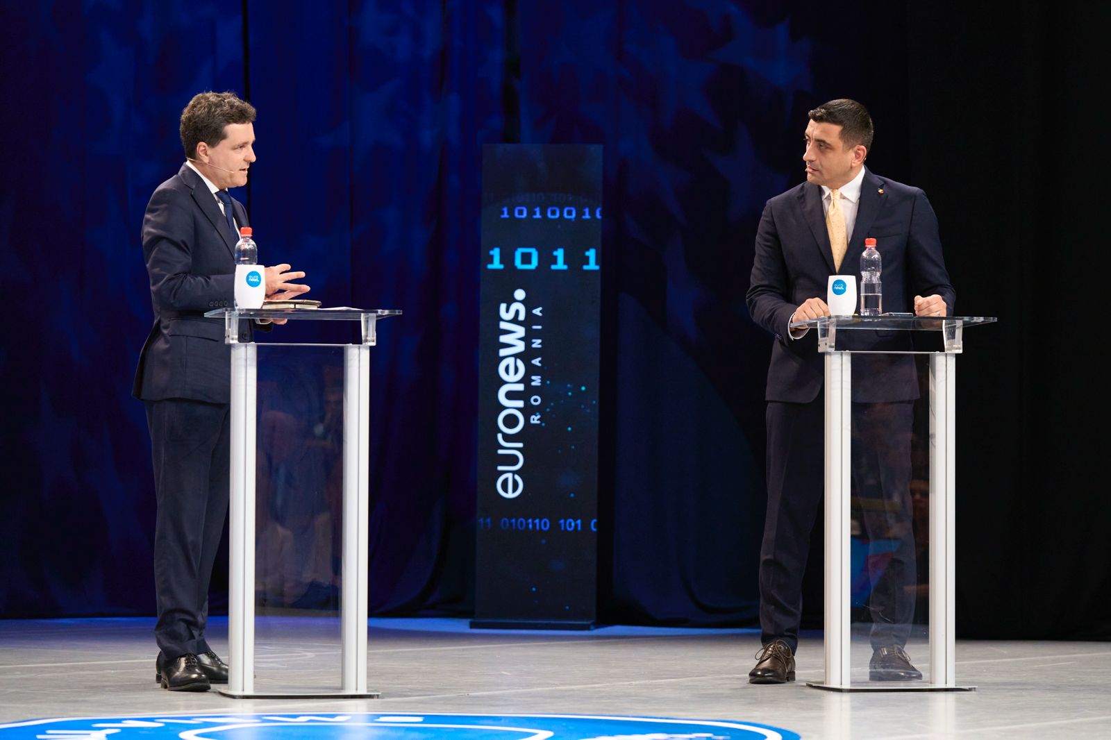 Nicusor Dan si George Simion la Euronews cu Totemul binar.jpeg