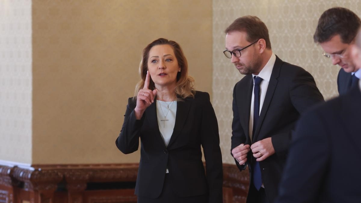 Noul șef al USR, discuție 'de la om la om' cu Elena Lasconi.jpg