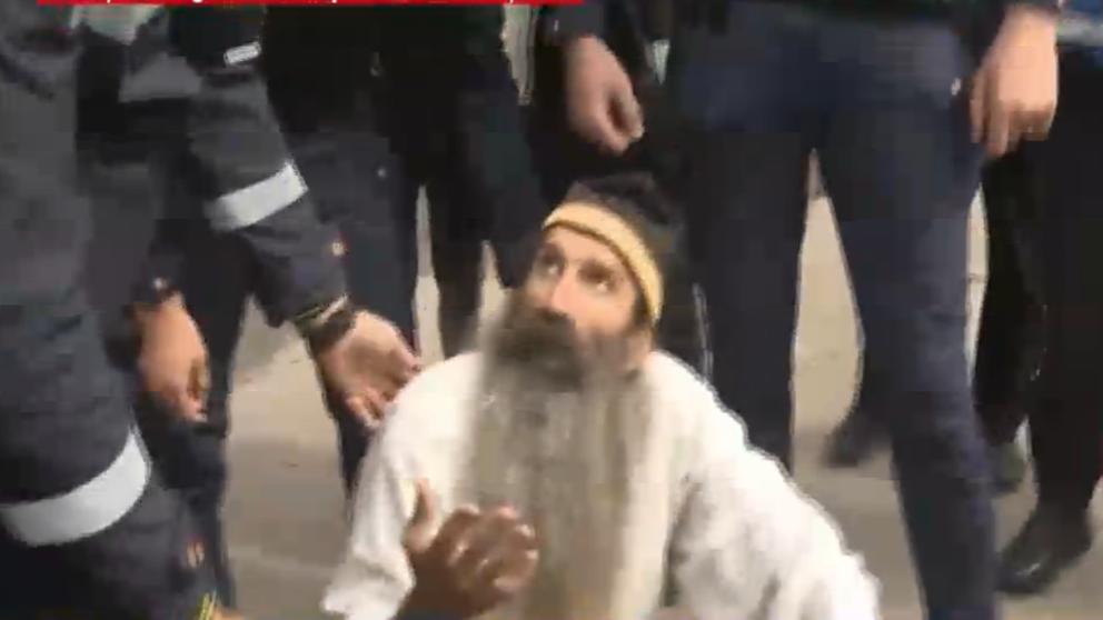 Polițiștii au pus în aplicare un mandat de arestare.jpg