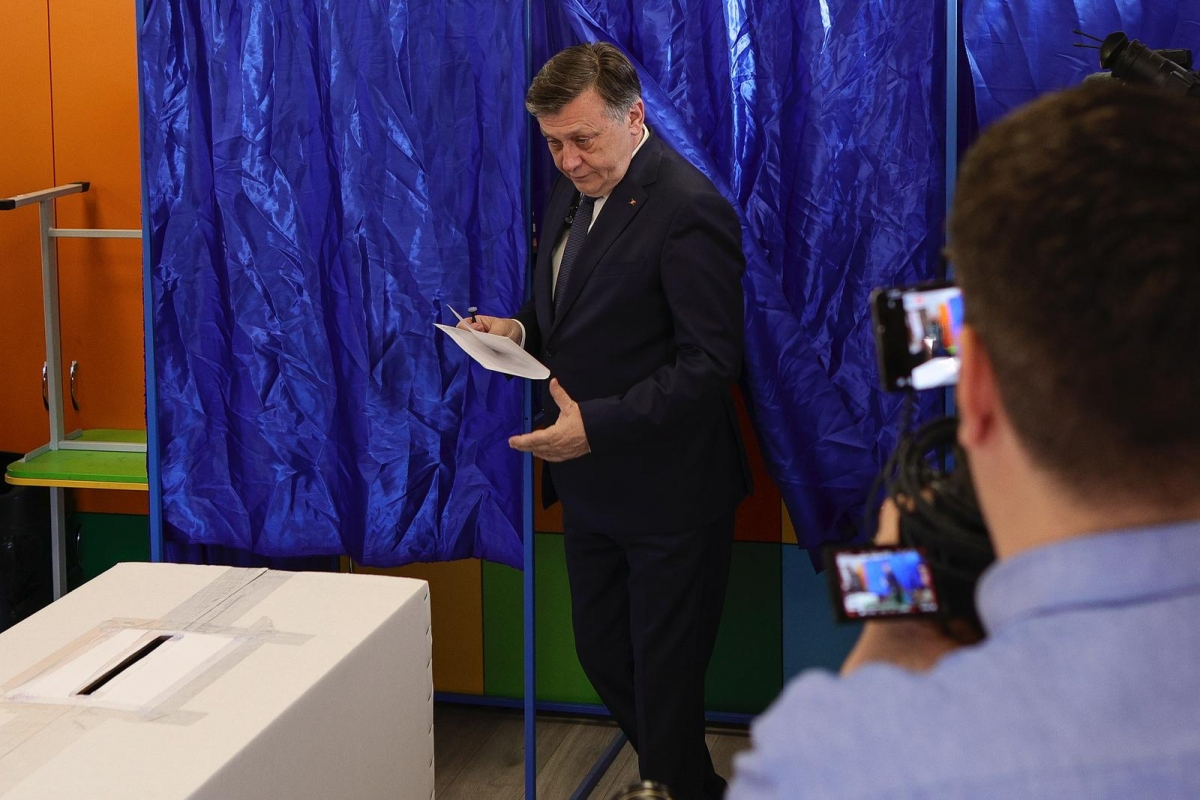 Scandal în PSD! Antonescu, sabotat de partid.jpeg