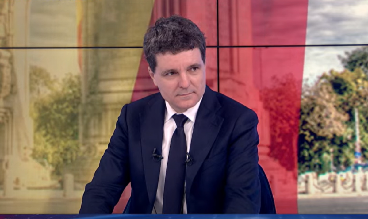 Singur la dezbatere, Nicușor a replicat Întrebarea e pentru mine.png