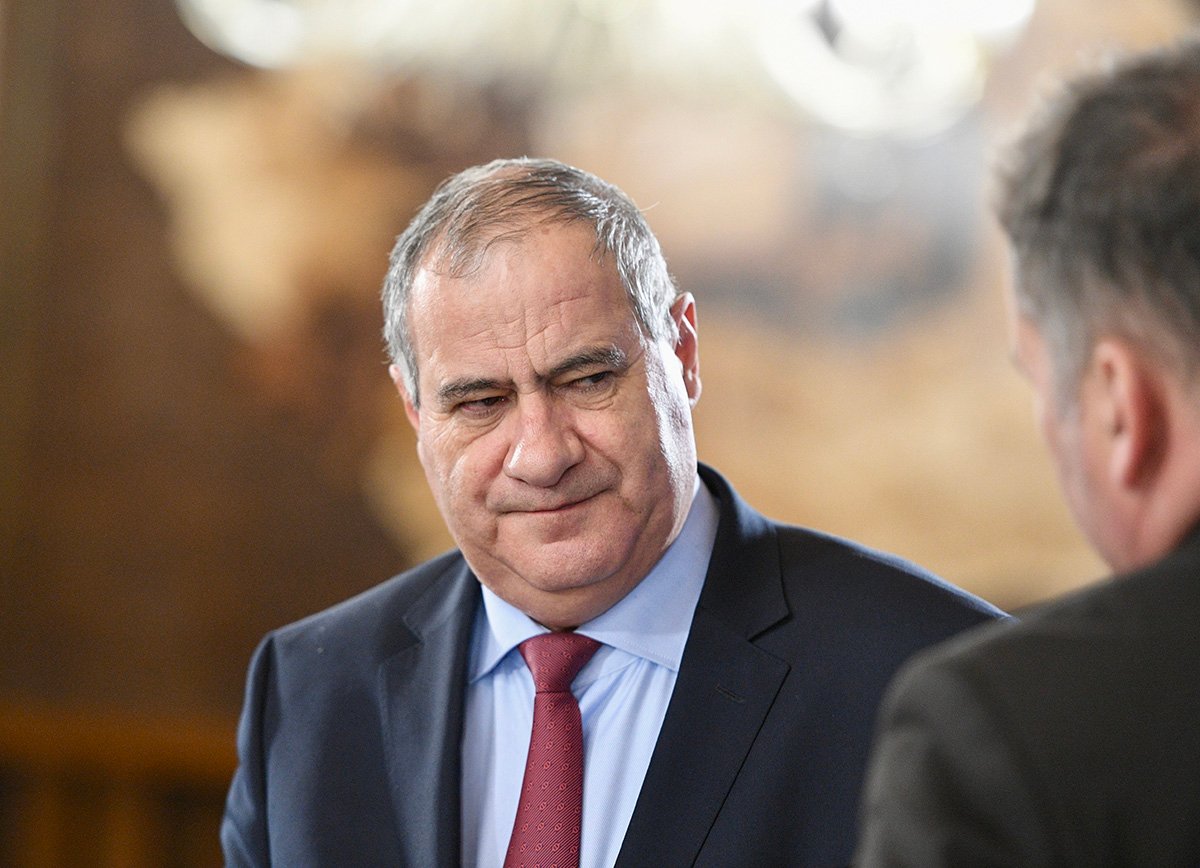 marian-neacsu-aȘapte milioane pentru a umple dosarul cu șină,Guvernului Ciolacu 2. Contracte cu firme mufate la banii publici.jpg