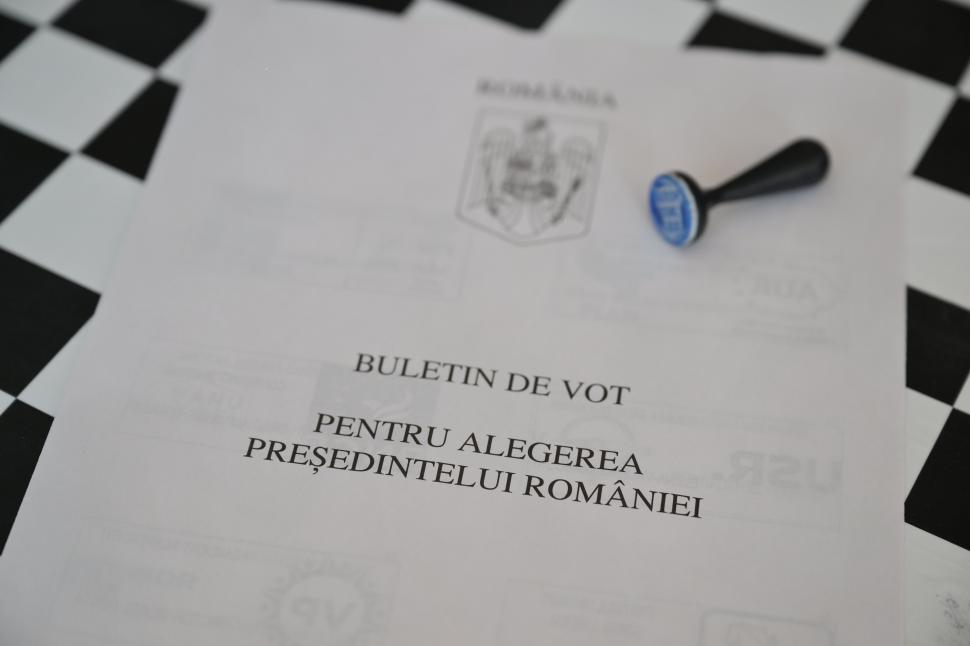 turul-2-alegeri-prezidentiale-2025-live-text-s-au-deschis-primele-sectii-de-votare-in-diaspora-972562.jpeg