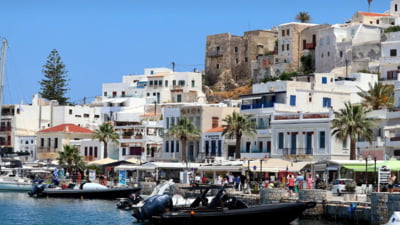 Prețuri exorbitante la un bar celebru din Grecia. Turist: „1 litru de bere pentru 100 de euro!”