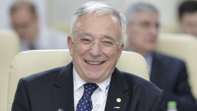 Un economist critică salariile și cheltuielile de la banca centrală. „România fierbe, iar BNR cumpără fructe de mare de milioane de lei??”. Ce venit are Isărescu