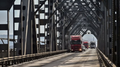 Circulație pe o singură bandă pe Podul Prieteniei. Lucrările continuă la tronsonul bulgar. Rutele alternative recomandate