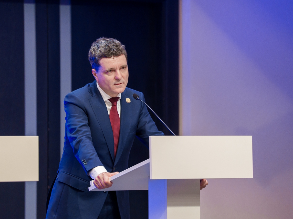 Nicușor Dan întoarce armele.jpeg