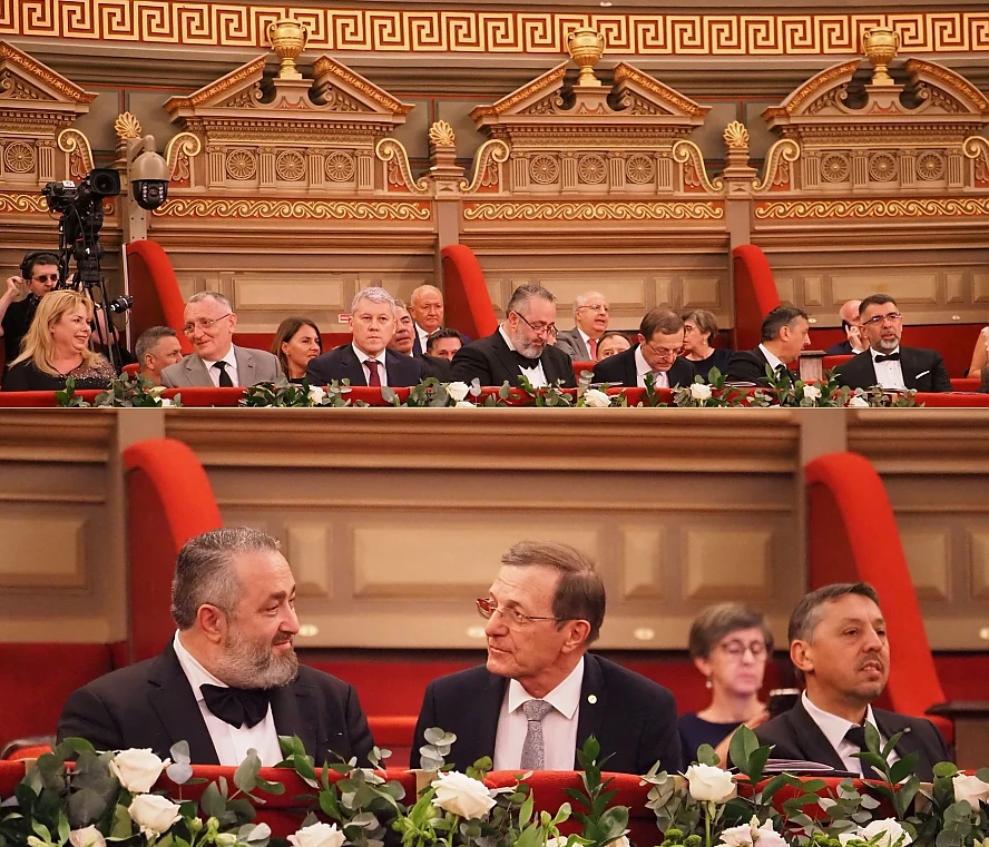 Premierul interimar Cătălin Predoiu, premiat de masonerie la Ateneu cu 10.000 de euro.webp