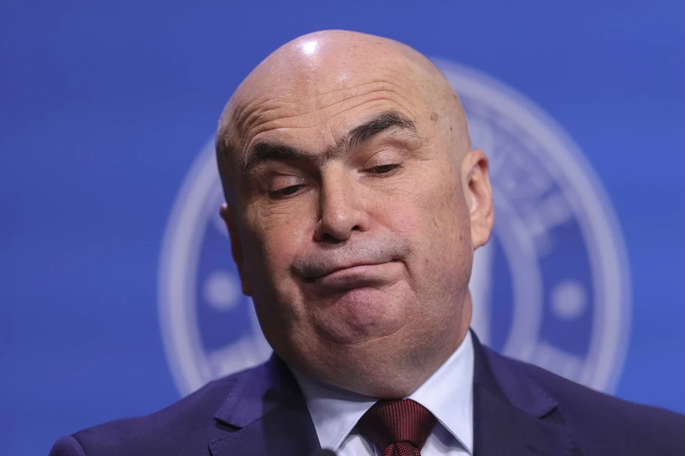 Reacția lui Bolojan, după ce a fost întrebat dacă este dispus să renunțe la o parte din salariu