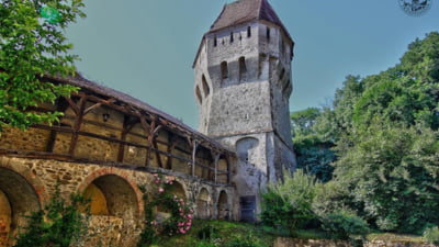 Voluntarii de la asociația susținută de Regele Charles vor să salveze cel mai spectaculos turn al Cetății Sighișoara, cu elemente valoroase din secolul XV