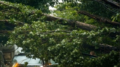 Alerte de vreme severă imediată. Zeci de localități, sub Cod portocaliu și galben de vijelii și grindină