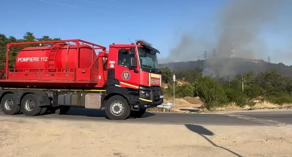 Incendiu de proporții la Slatina: flăcările de la stația de epurare s-au extins către locuințele din apropiere