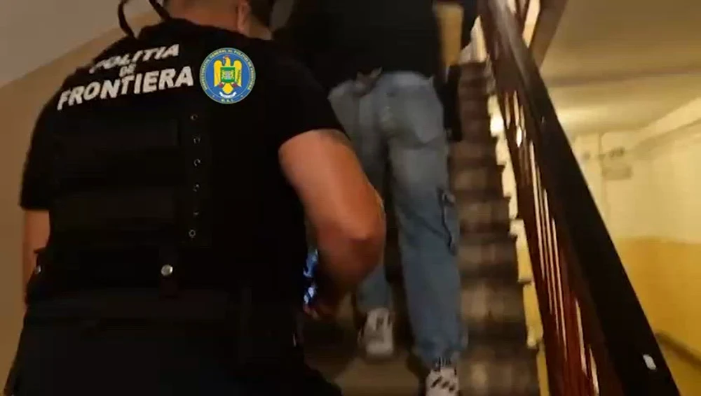 O fabrică clandestină de țigări, descoperită de DIICOT. Era operată de români, moldoveni și ucraineni