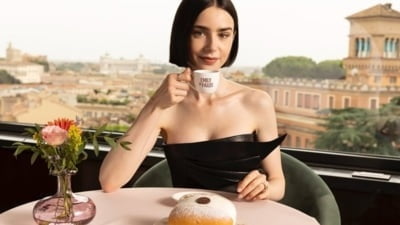 Lily Collins, apariție îngrijorătoare pe covorul roșu. Cât de mult a slăbit actrița din „Emily în Paris” FOTO