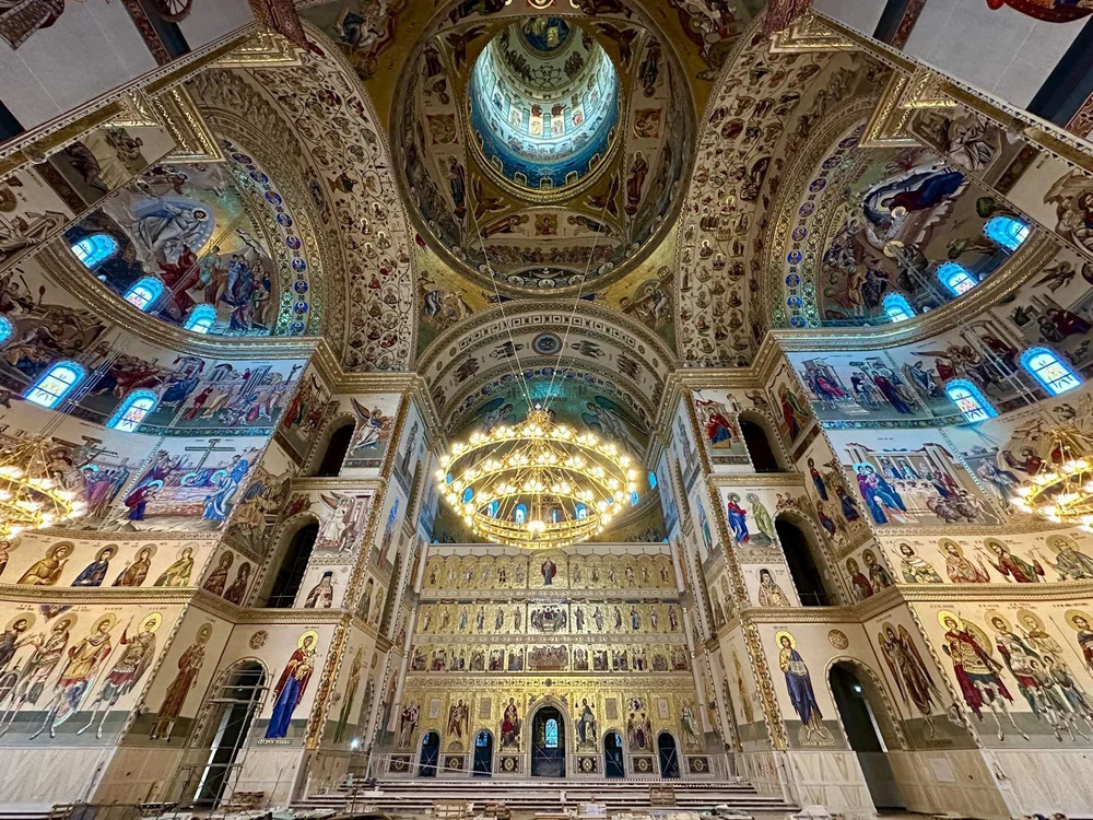 Cum arată interiorul Catedralei Naționale după înlăturarea schelelor. Patriarhul Ecumenic și Patriarhul României vor sfinți lăcașul în luna octombrie