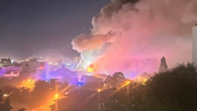 UPDATE Incendiu cu uriașe degajări de fum în București: 4 Ro-Alert pentru 4 sectoare / Peste 20 mașini, 100 de pompieri, roboți / Arafat: ”Este riscul de extindere”  FOTO VIDEO