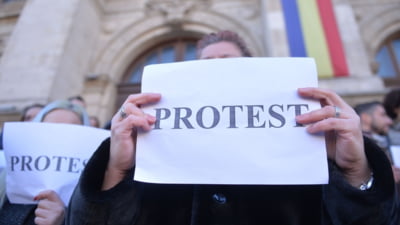 Sindicaliştii din Finanţe protestează la Ministerul Finanţelor: Zece cerinţe pentru eficientizarea instituţiilor