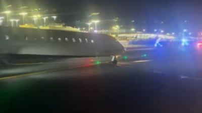 Două avioane Bombardier s-au ciocnit pe pista unui aeroport. Unul se pregătea de decolare, iar celălalt ateriza VIDEO