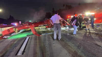 Momentul când un elicopter medical se prăbușește pe o autostradă. Trei oameni, în stare critică VIDEO