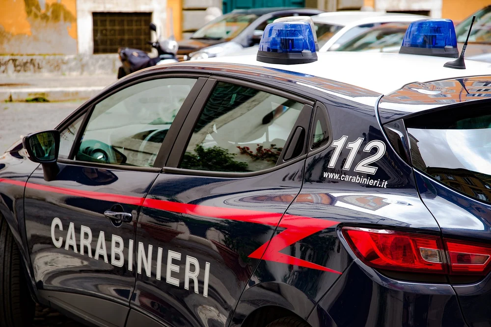 Un român arestat în Italia după ce a furat bacșișuri din două hoteluri