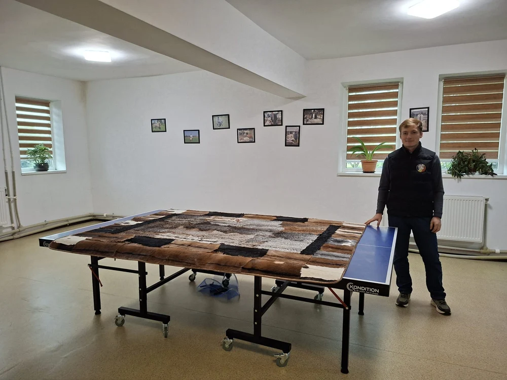 Oierii moldoveni cuceresc moda de lux: bijuterii vestimentare din pielicele unicat, favoritele lui Ceaușescu și prețurile lor impresionante