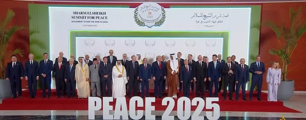 Diplomație, interese și echilibru de putere. De ce s-au grăbit liderii lumii să apară în poză cu Donald Trump la Sharm El-Sheikh. Nu e doar despre pace