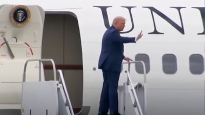 Investigație de amploare: FBI a descoperit un stand de vânătoare cu vedere directă spre zona de coborâre a lui Trump din Air Force One la aeroportul din Palm Beach