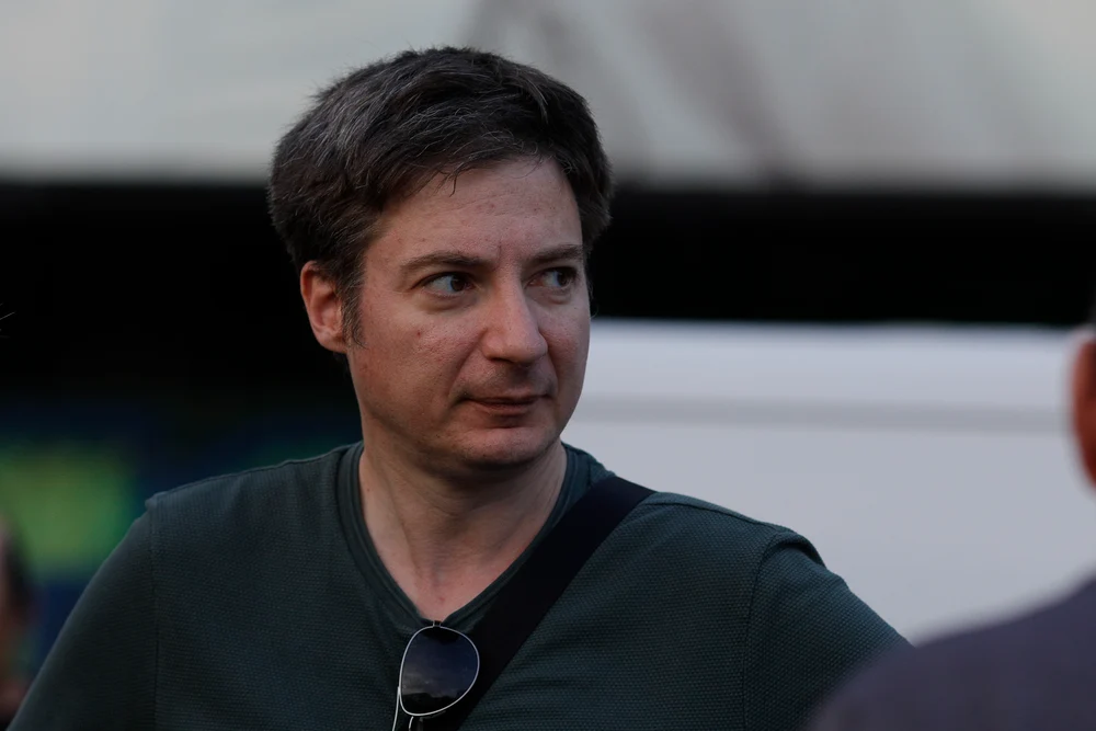 Testul pentru cetățenie, mai greu decât pare. Andrei Caramitru: „Mare parte din alegători nu ar putea trece examenul”