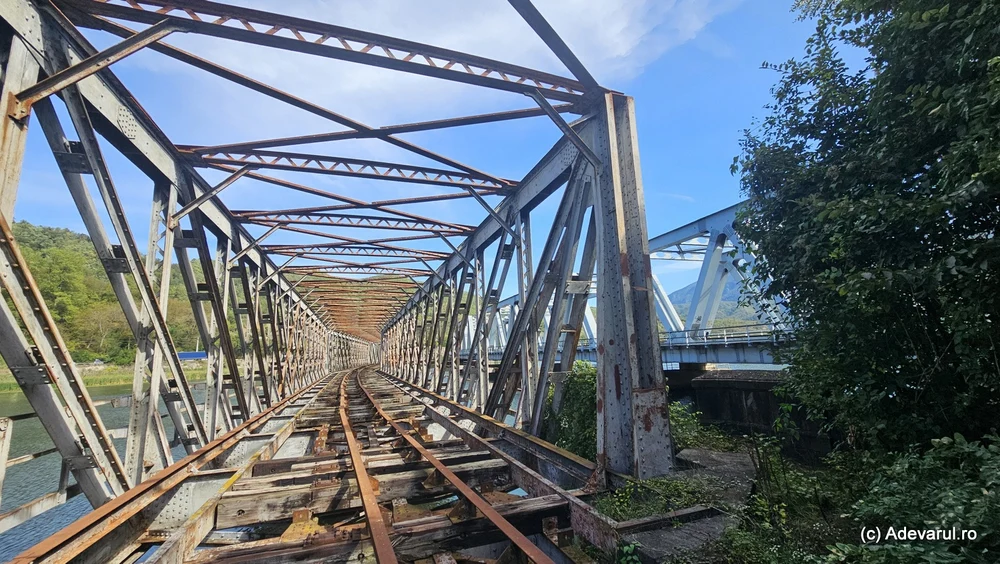 Cum a fost construită calea ferată a Văii Oltului, în urmă cu 125 de ani. Traseul dificil care străbate Carpații