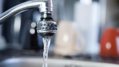 Mesaj RO-Alert pentru locuitorii municipiului Moreni. Apa primită de la autorități nu este bună pentru băut, preparat mâncare sau spălat vase FOTO