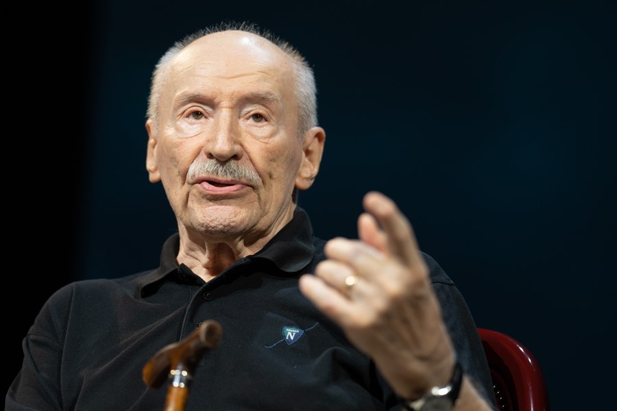 Victor Rebengiuc, premiat de Nicușor Dan. Șeful statului, de părere că „avem nevoie acută de modele”