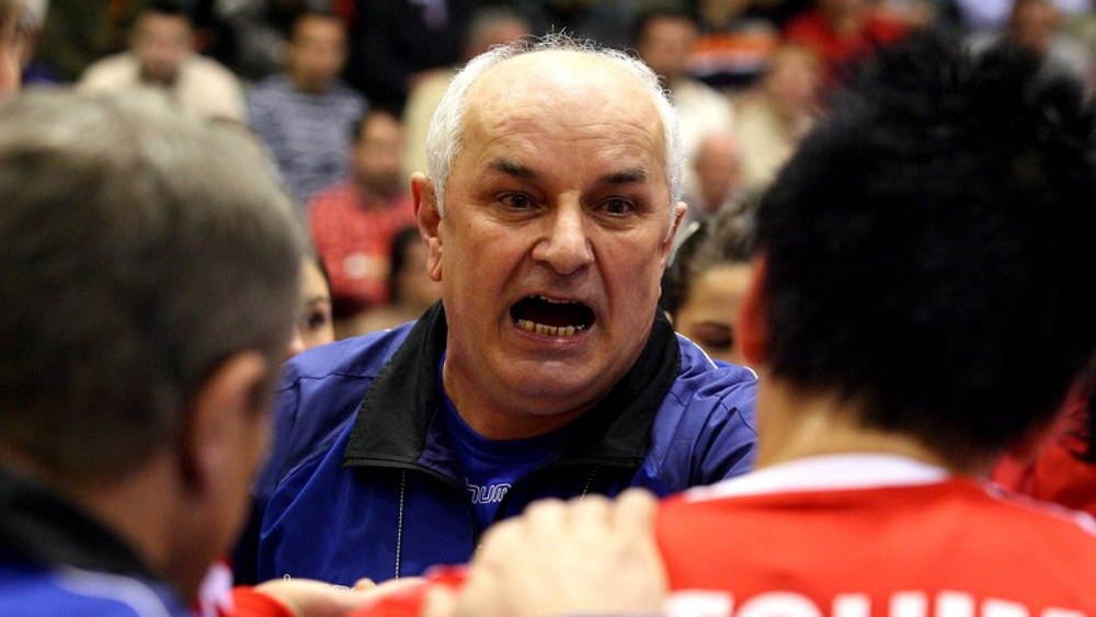 Dovezile care confirmă comportamentul abuziv al antrenorului Tadici asupra handbalistelor. „Te scot afară, mizerabilo! Handicapato!”