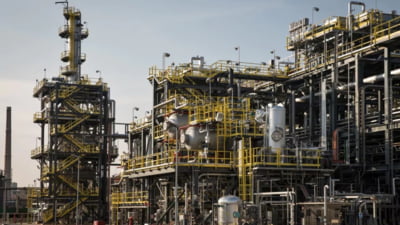 Firma din Prahova acuzată că a lăsat județul fără apă a investit 10 milioane de lei pentru sediu într-un hotel de lux. Achiziția, amortizabilă în 930 de ani