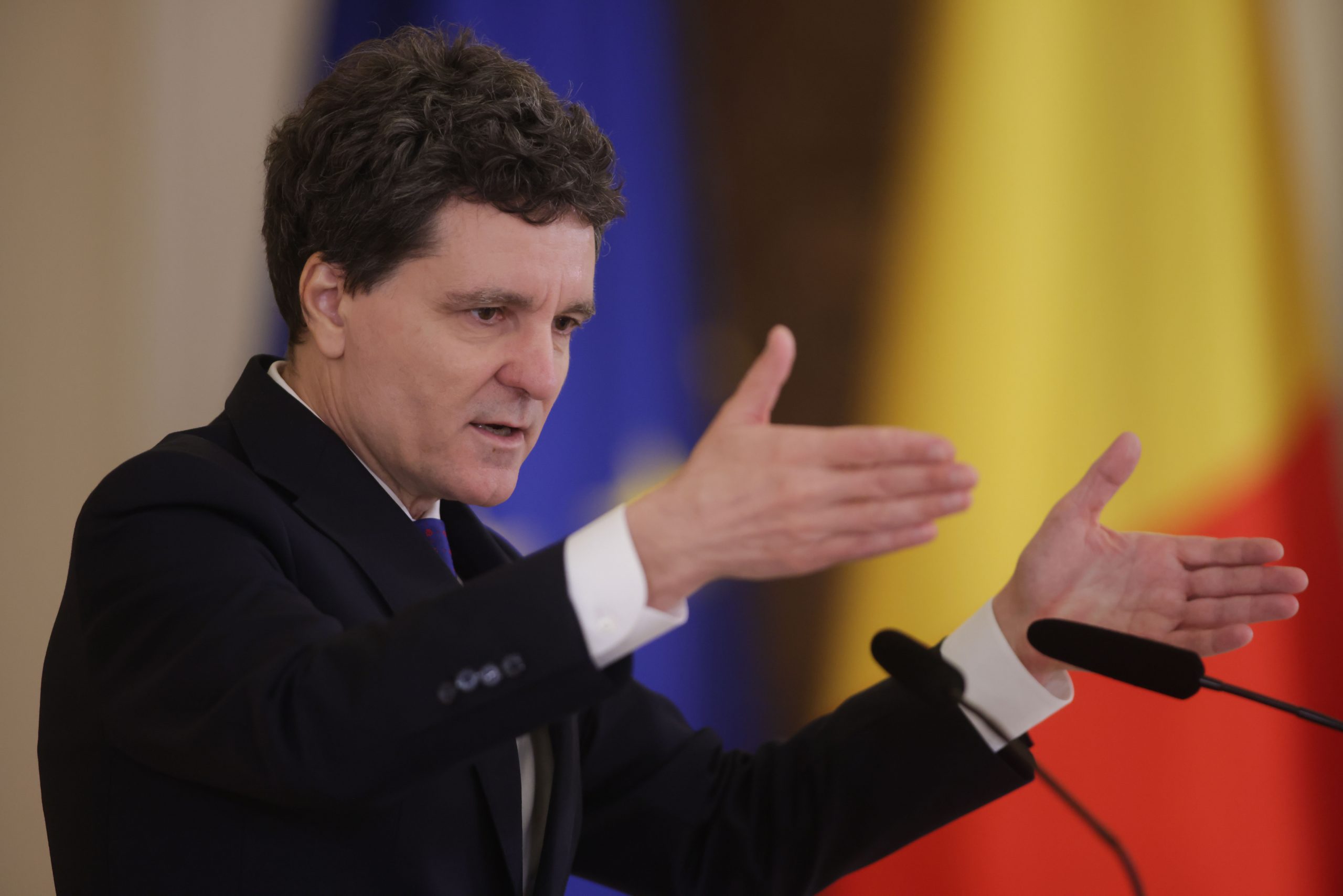 Nicuşor Dan le-a explicat protestatarilor din Londra de ce au fost anulate alegerile: „O campanie de manipulare și dezinformare a Rusiei de 10 ani”