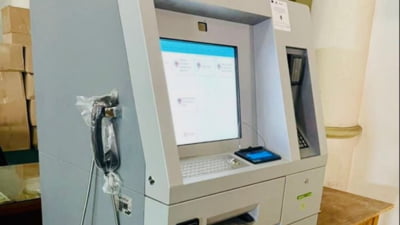 Orașul din România în care roboții au înlocuit angajații care încasează impozitele și taxele locale. Locuitorii sunt încurajați să îi folosească prin acordarea unei reduceri mai mari