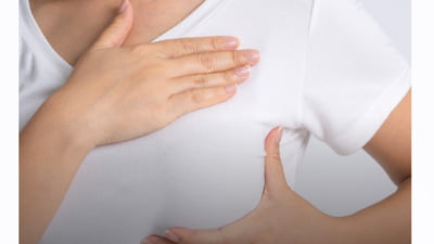 O oncologă, diagnosticată cu cancer la sân: nu avea simptome și se credea cu risc scăzut. „Nu se poate ca într-un singur an să fi dezvoltat cinci tumori”