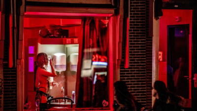 Lucrătoare sexuală despre minusurile legalizării prostituției: „Peștii din Amsterdam sunt la fel, doar că trebuie să lucreze cu acte”