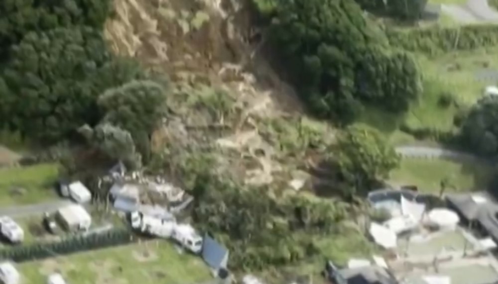 Tragedie în Noua Zeelandă: turiști dispăruți după ce o zonă de camping a fost înghițită de o alunecare de teren