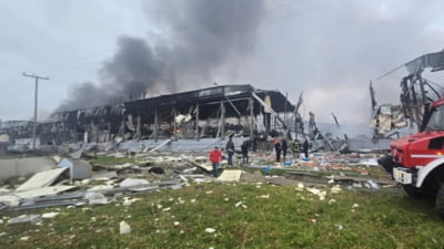 Incendiu devastator la o fabrică de produse alimentare din Grecia. Mai multe persoane sunt date dispărute
