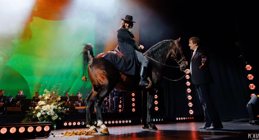 Mihai Bendeac, mesaj după apariția călare de la gala Florin Piersic: „Cum exact cred ei că a fost regizat?”