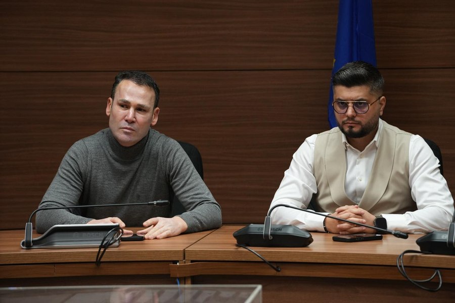 S-a decis cine exercită atribuţiile de primar în locul lui Robert Negoiţă. Cine este Adrian Cocoș