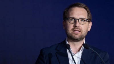 Dominic Fritz acuză suveraniștii de complicitate cu părți din sistem: „AUR vine cu gargară și discurs violent, nu cu soluții. Moțiunile vor pica” VIDEO