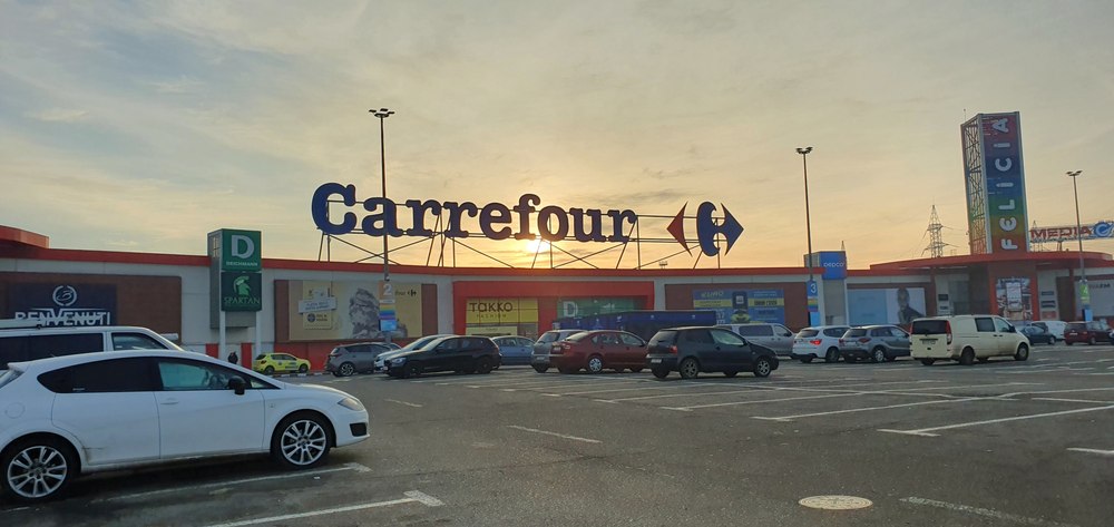 Carrefour sau „CarFur”? Scenariul sumbru al unui cunoscut economist după vânzarea lanțului francez de magazine