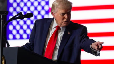 Prima reacție a lui Trump după decizia Curții Supreme de invalidare a tarifelor vamale: „Sunt niște proști și cățeluși”. Următorul pas pe care îl face președintele SUA