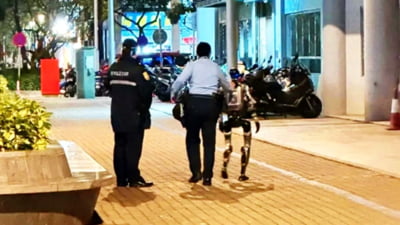 În premieră mondială, un robot a fost arestat de poliție. Umanoidul a comis-o pe stradă, ca într-un film SF VIDEO