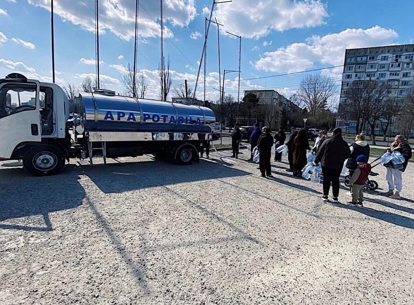 Primăria Iași trimite apă orașului Bălți din Republica Moldova pe fondul poluării cu petrol a fluviului Nistru