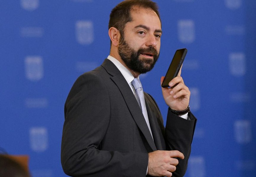 Avertisment de la Cotroceni. De ce este Burnete împotriva plafonării prețului la carburanți: „Putem ajunge la penurie”